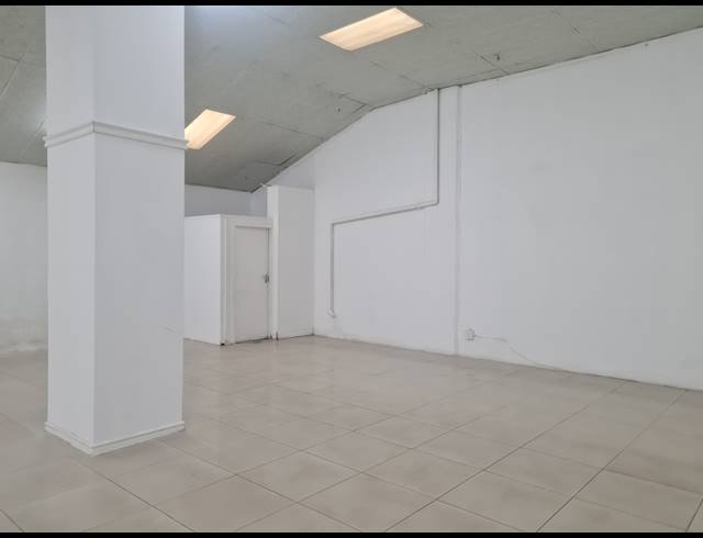 189M² RETAIL TO LET IN HALFWAY HOUSE